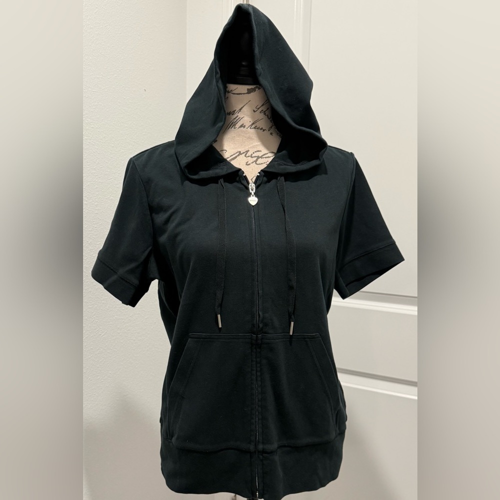 Vintage New York & Company Short Sleeve Hoodie with Front Heart Charm Zipper